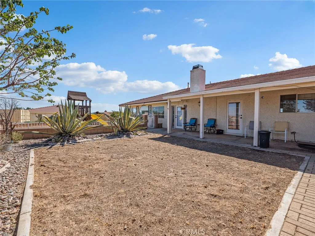 10660 Ranchero, Oak Hills, California 92344 home-pic-45